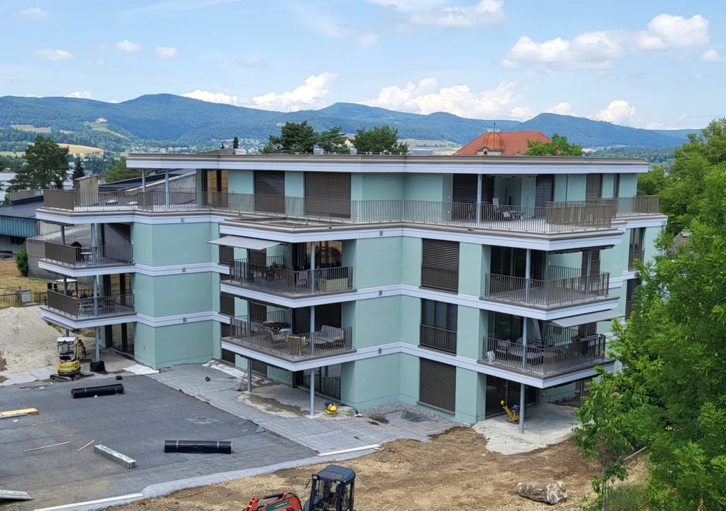 Attikawohnung mit viel Privatsphäre, Blick ins Grüne und 97 m² Terrasse - Bild 1