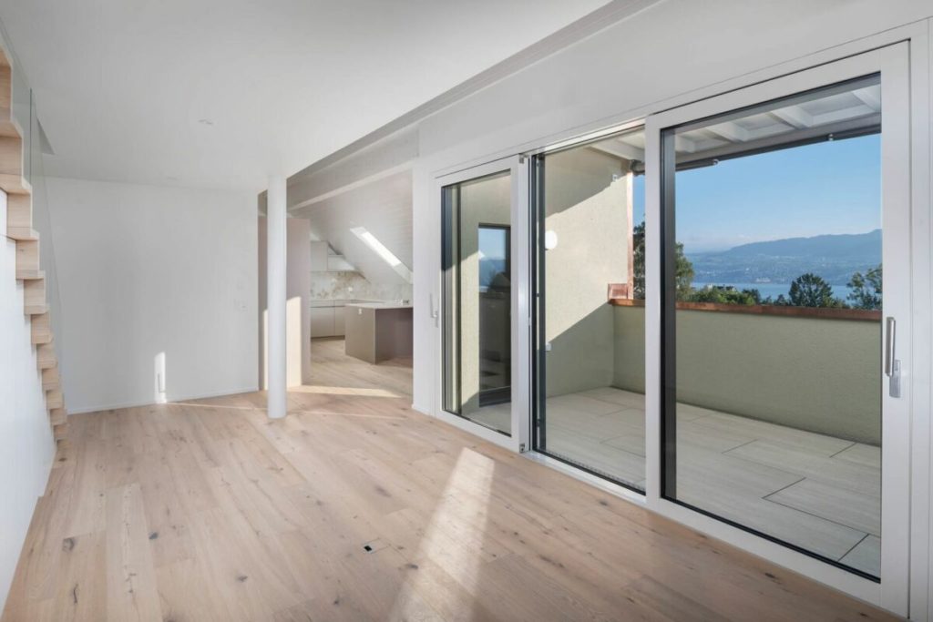 Maisonette-Dachwohnung mit Seesicht - Wohnen über den Dächern von Männedorf - Bild 2