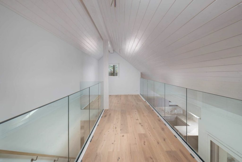 Maisonette-Dachwohnung mit Seesicht - Wohnen über den Dächern von Männedorf - Bild 8