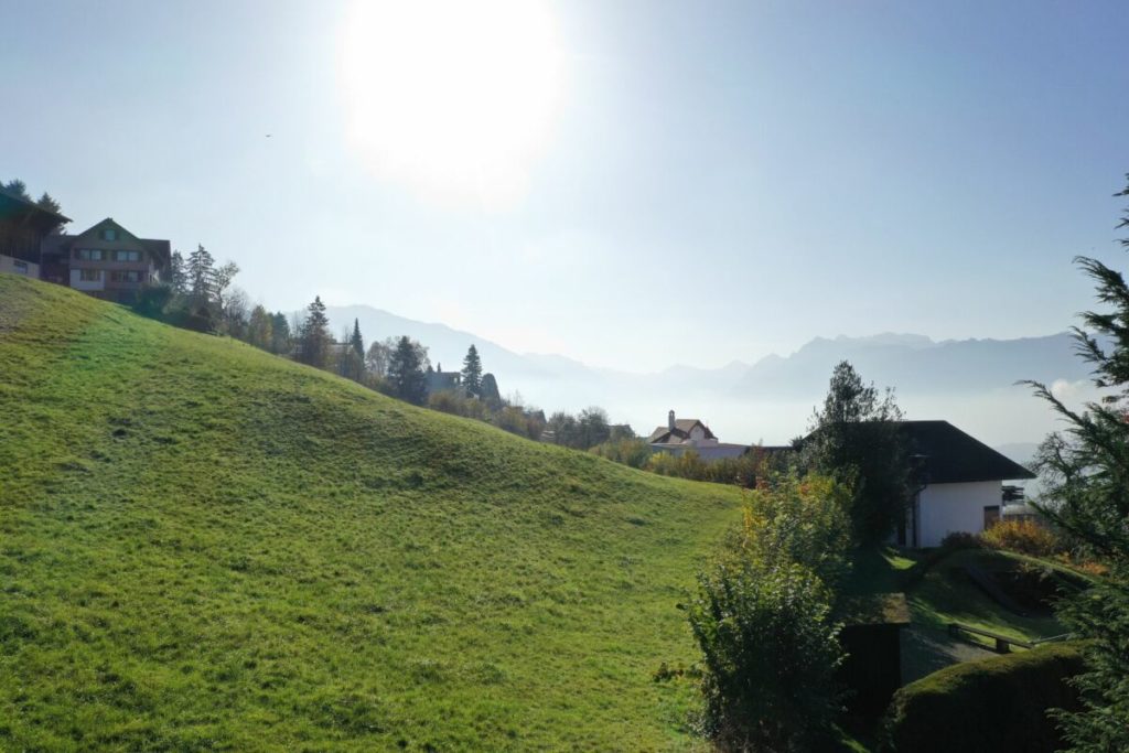 Wohnung im 2. OG mit ca. 188 m2 Nettowohnfläche, ca. 45 m2 Terrasse, See- und Bergpanorama, viel Ruhe - Bild 1