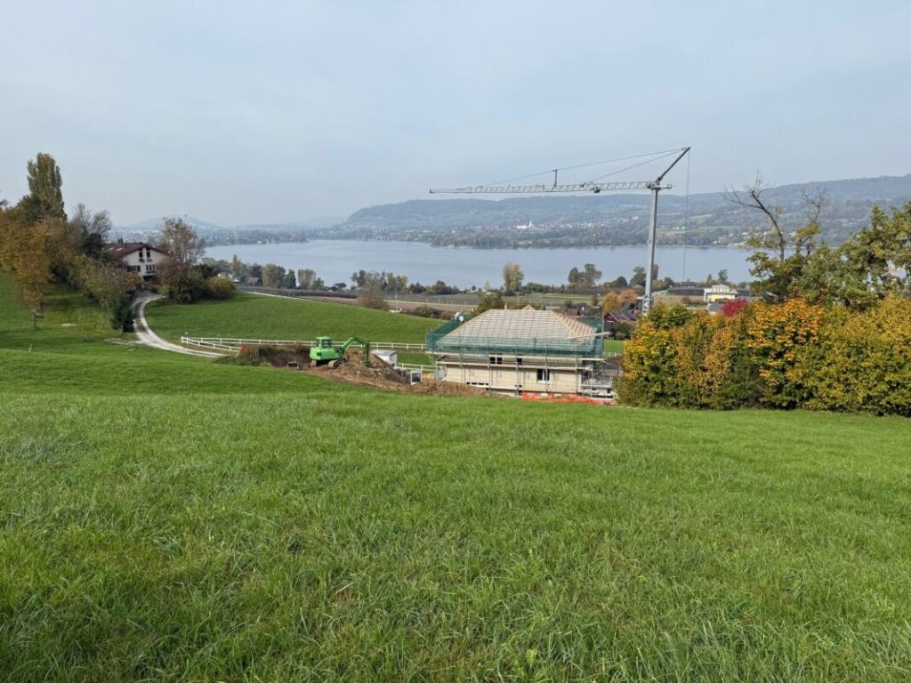 Zu vermieten in Mammern, angrenzend an Landwirtschaftszone, freistehendes 6½ Zi.-EFH mit Lift; An unverbaubarer Hanglage und Sicht auf See ! - Bild 15