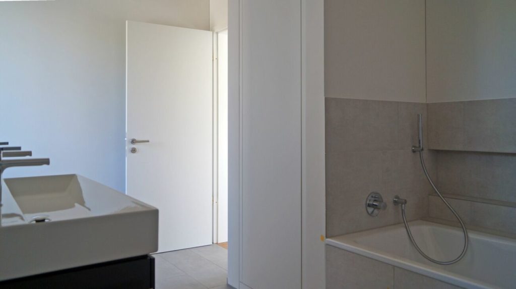 DAS LETZTE FREIE HAUS IM QUARTIER VIVA VERDE: Doppeleinfamilienhaus M1 - Referenz Nachbarhaus