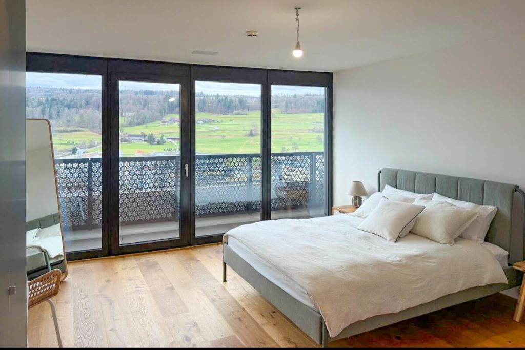 Grosse, luxuriöse 2.5 Zimmer-Wohnung - Schlafzimmer