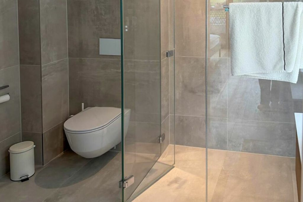 Grosse, luxuriöse 2.5 Zimmer-Wohnung - Badezimmer