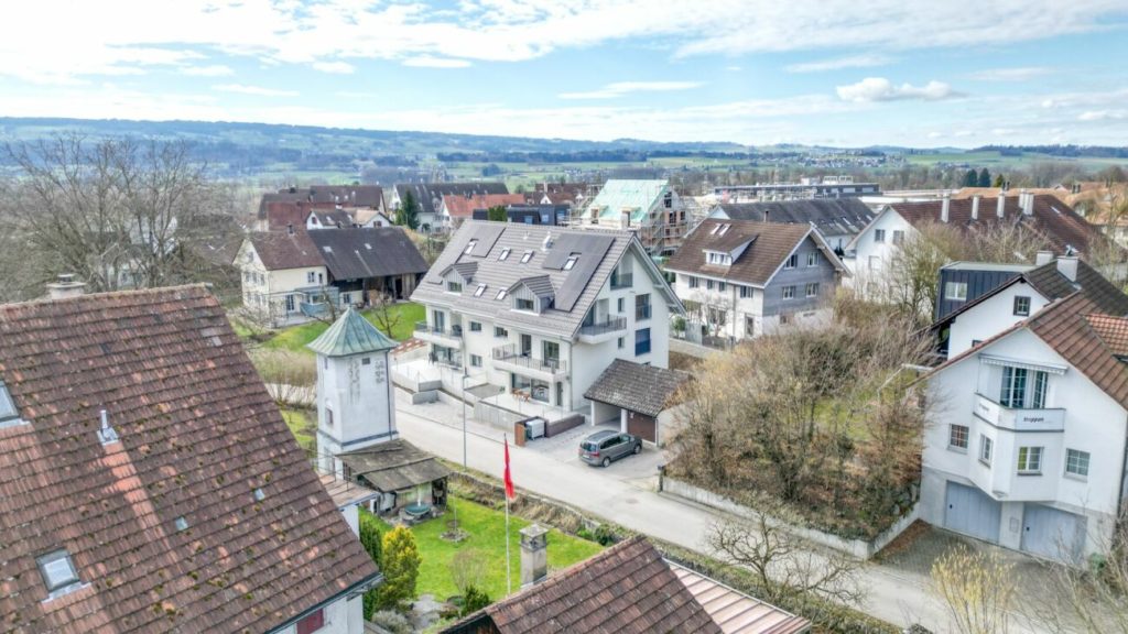 Charmante 4.5-Zimmer-Dachmaisonette mit zwei sonnigen Balkonen - Bild 14