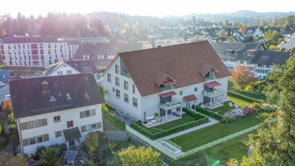 Charmante Dachwohnung mitten in Esslingen ZH - Aussenansicht