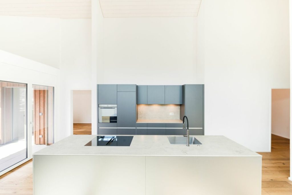Hohe Räume und viel Platz - exklusive Küche mit Insel, Whg. 202