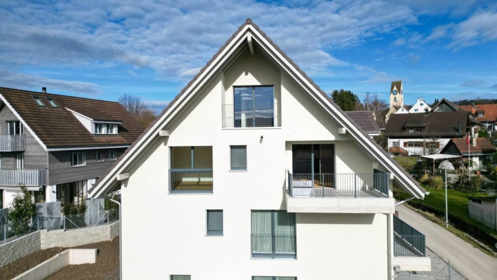 Charmante 4.5-Zimmer-Dachmaisonette mit zwei sonnigen Balkonen - Bild 13