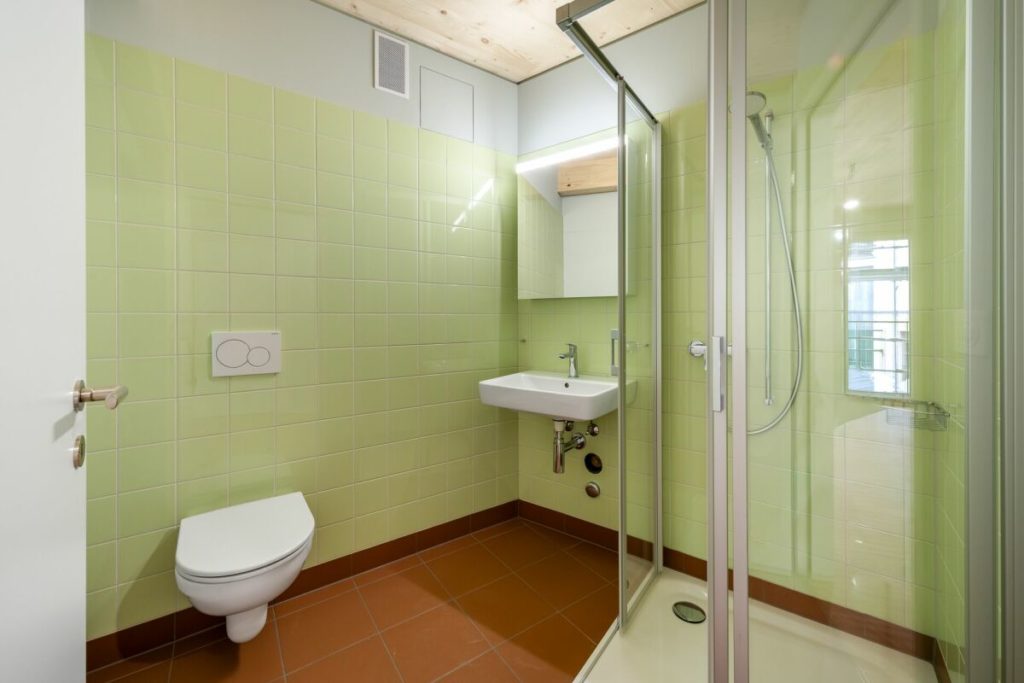 5.5-Zimmer Familienwohnung im Hofhaus mit Blick ins Grüne - Bild 2