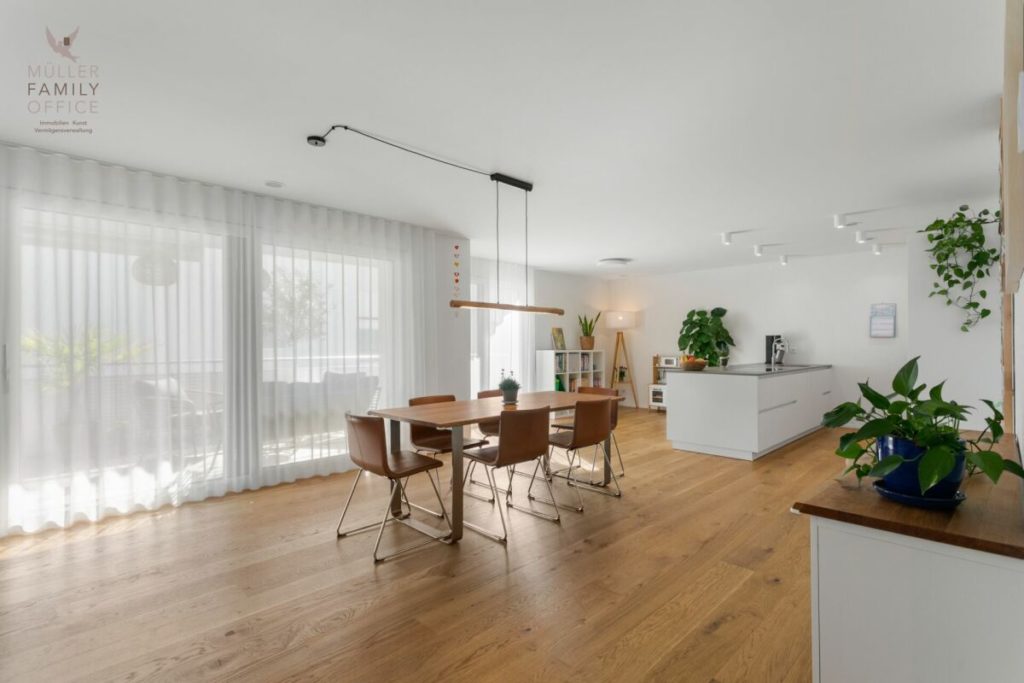 Neuwertige 5 1/2 Zimmer-Minergie-Wohnung mit grossem Balkon und hochwertigem Ausbau - Bild 1
