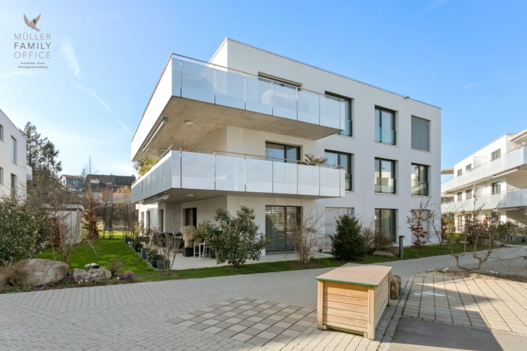 Neuwertige 5 1/2 Zimmer-Minergie-Wohnung mit grossem Balkon und hochwertigem Ausbau - Bild 1