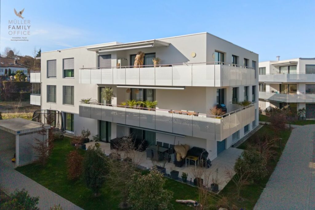 Neuwertige 5 1/2 Zimmer-Minergie-Wohnung mit grossem Balkon und hochwertigem Ausbau - Bild 2