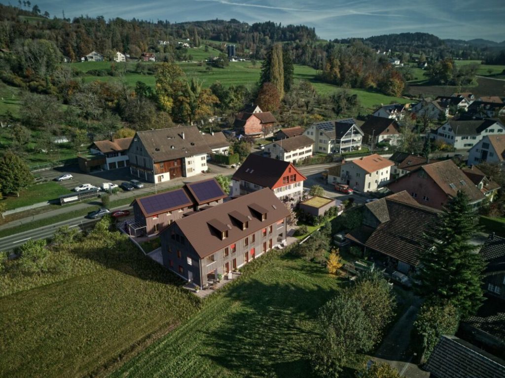 Idyllisches Auslikon - "Hofstatt Frohsinn" attraktive 3 1/2 Zimmer Wohnung - Bild 2